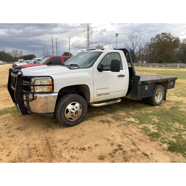 2011 CHEVROLET SILVERADO 3500 Flatbed Truck