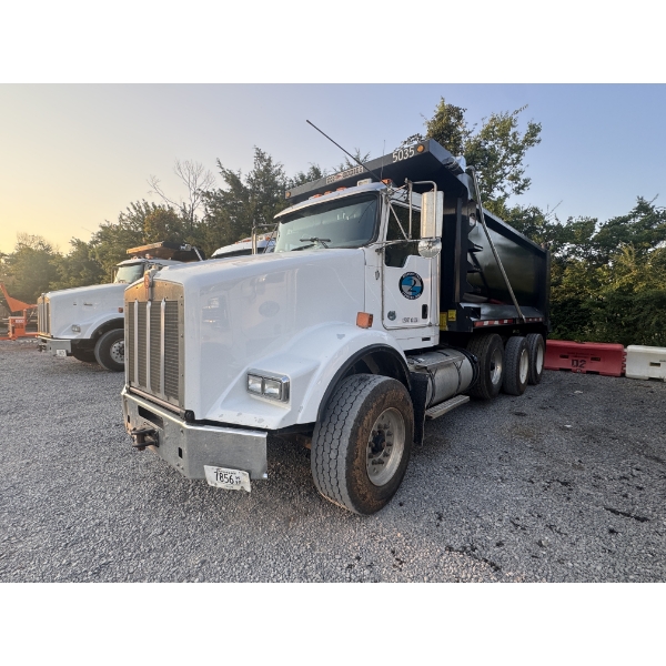 2018 KENWORTH T800 Dump Truck