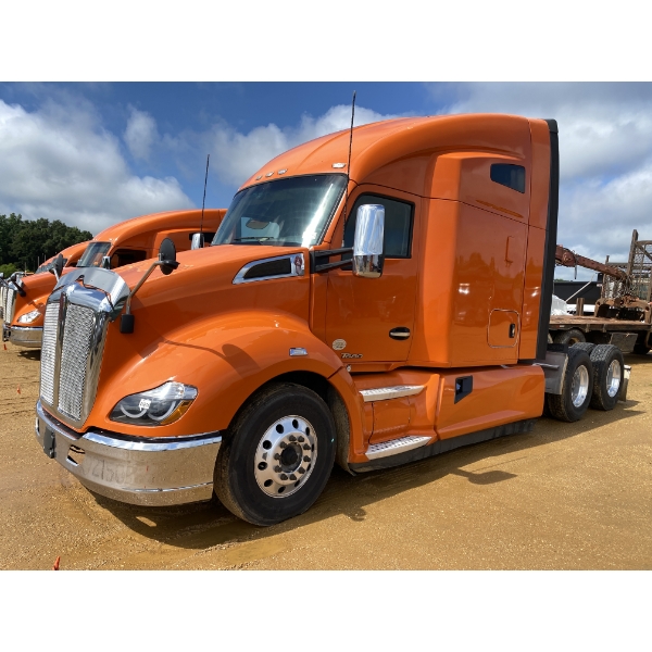 2018 KENWORTH T680 Sleeper Truck