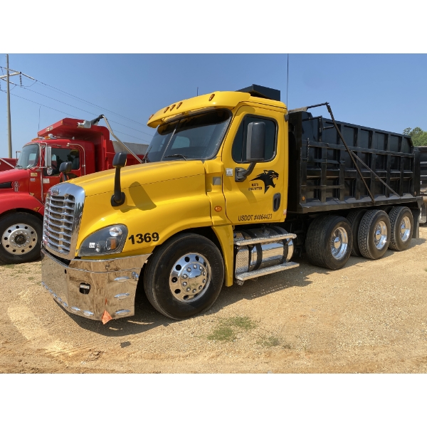 2016 FREIGHTLINER CASCADIA Dump Truck