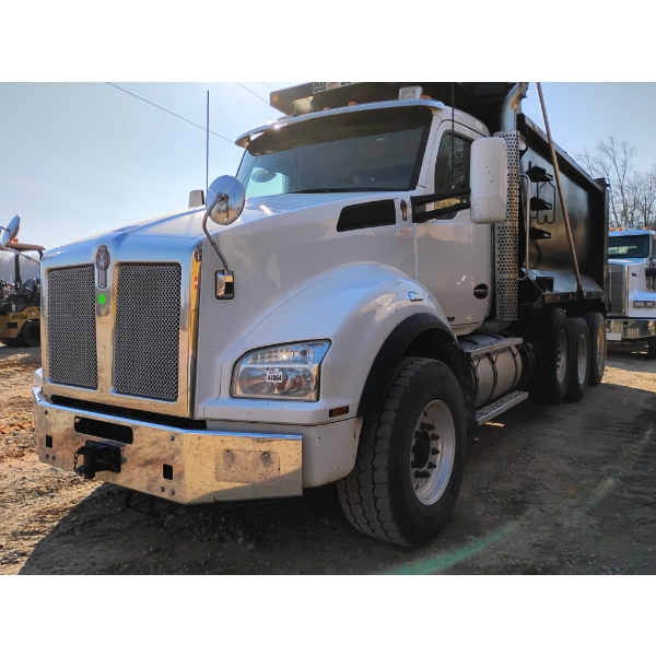 2017 KENWORTH T880 Dump Truck