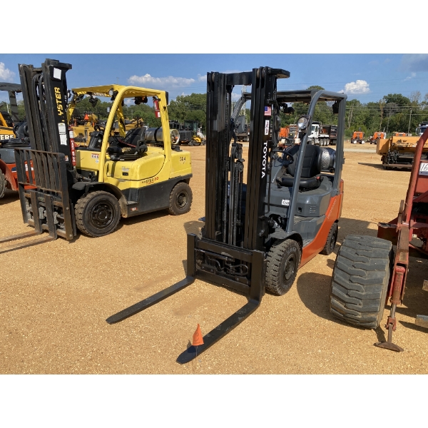 TOYOTA 8FGU18 Forklift - Mast
