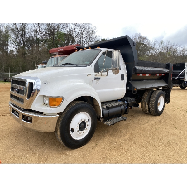 2011 FORD F750 XL Dump Truck