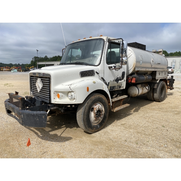 2010 FREIGHTLINER BUSINESS CLASS M2 Asphalt Distributor Truck