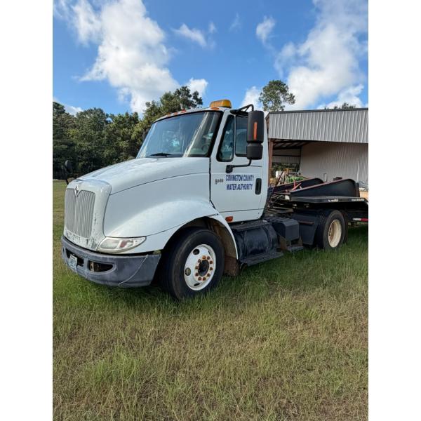 2006 INTERNATIONAL 8000 Day Cab Truck