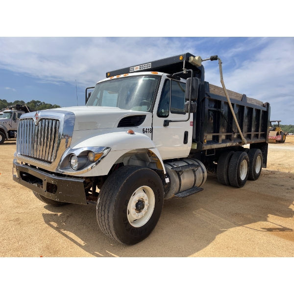 2017 INTERNATIONAL 7400 Dump Truck