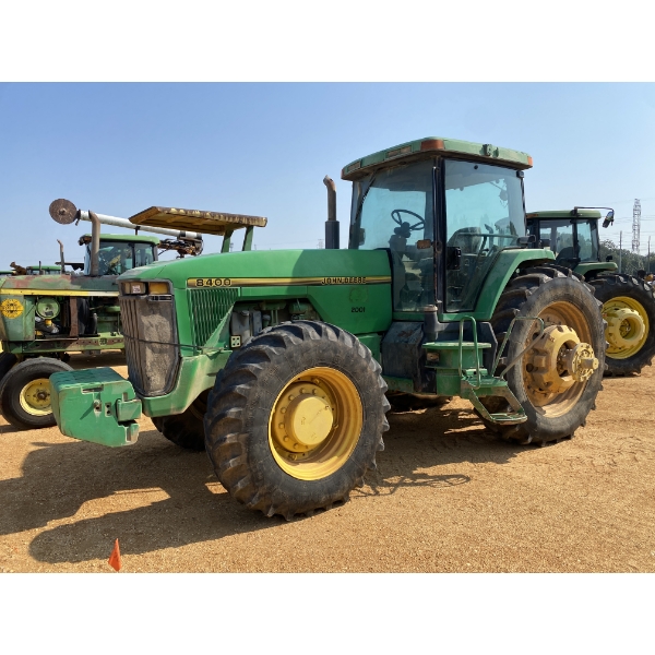 JOHN DEERE 8400 Farm Tractor