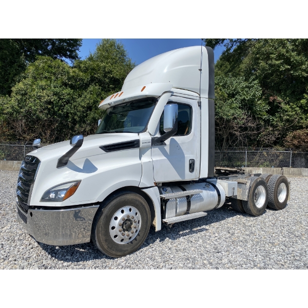 2020 FREIGHTLINER CASCADIA Day Cab Truck