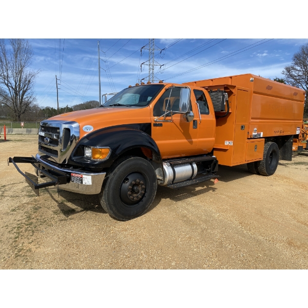 2015 FORD F750 XL Chipper Truck