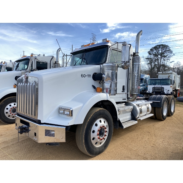 2016 KENWORTH T800 Day Cab Truck