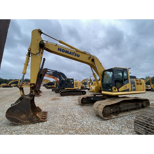 2017 KOMATSU PC240LC-11 Excavator