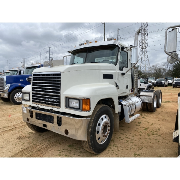 2017 MACK CHU613 Day Cab Truck