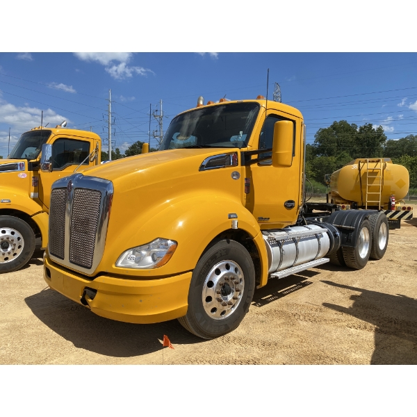 2021 KENWORTH T680 Day Cab Truck