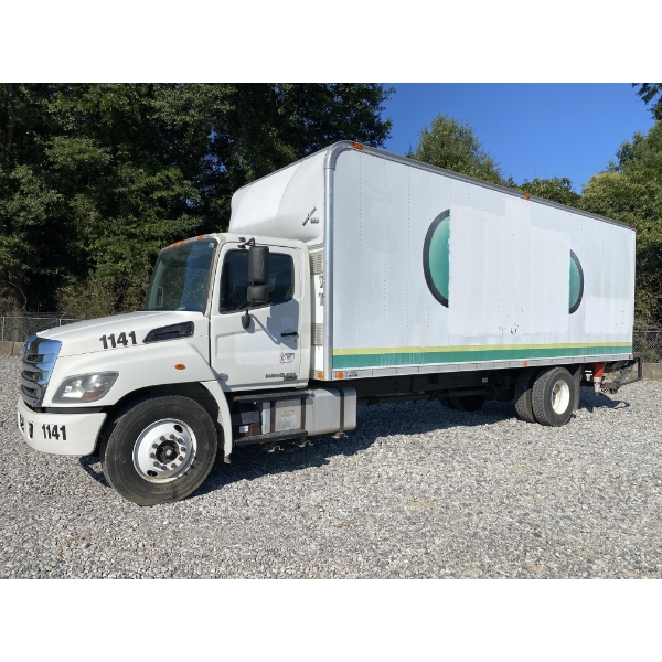 2014 HINO 268 Box Truck