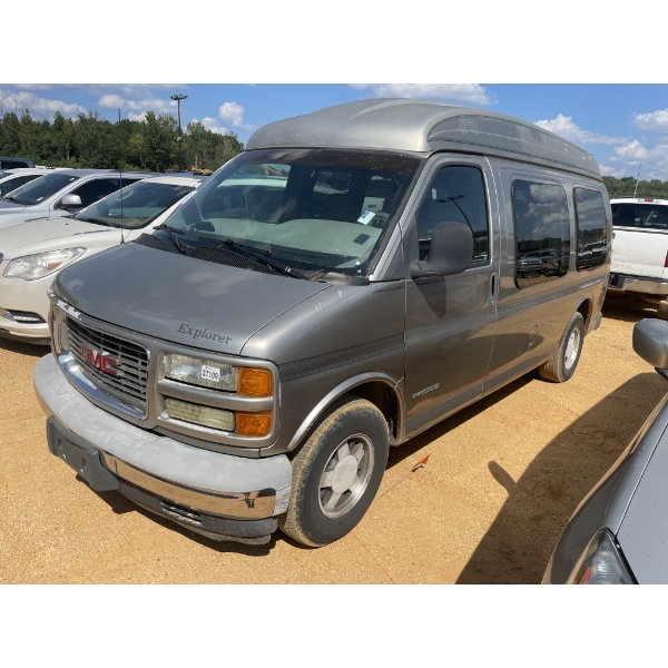 2001 GMC SAVANA SUV