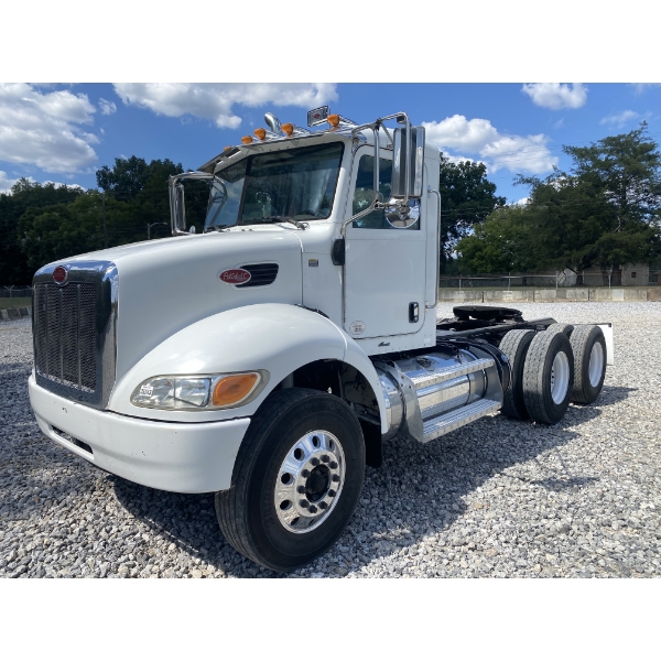 2013 PETERBILT 348 Day Cab Truck