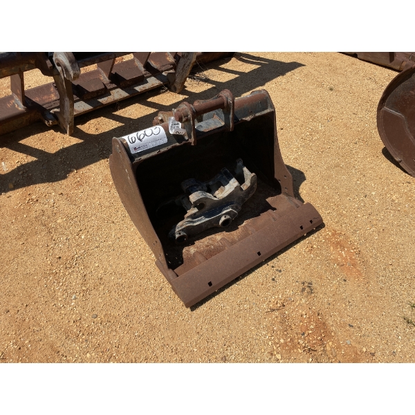 36" CLEANOUT BUCKET W/ COUPLER