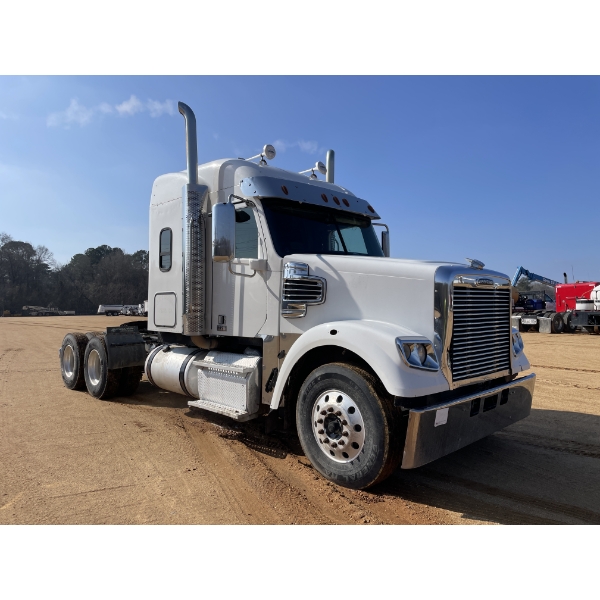 2019 FREIGHTLINER 122SD Sleeper Truck