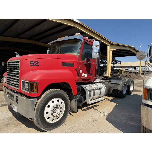 2020 MACK PI64T Day Cab Truck