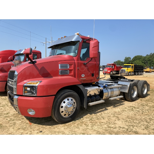 2019 MACK AN64T Day Cab Truck