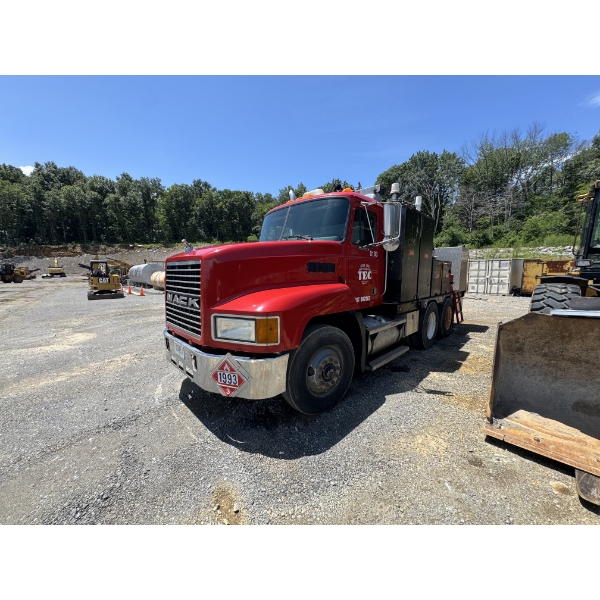 1996 MACK CH613 Fuel / Lube Truck