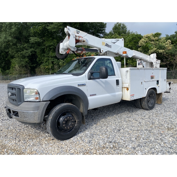 2005 FORD F550 XL Bucket Truck