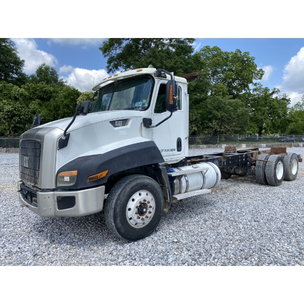2016 CAT CT660S Cab and Chassis Truck