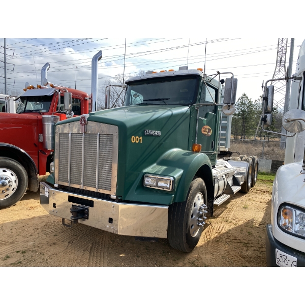 2007 KENWORTH T800 Day Cab Truck