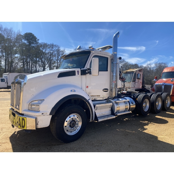 2016 KENWORTH T880 Day Cab Truck