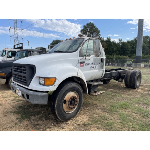 2000 FORD F650 Cab and Chassis Truck
