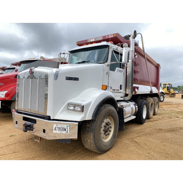 2017 KENWORTH T800 Dump Truck