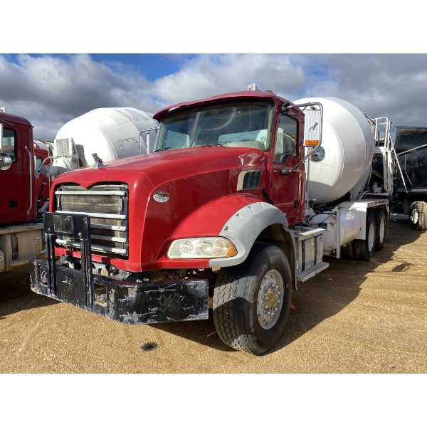 2015 MACK GU813 Concrete Mixer / Pump Truck