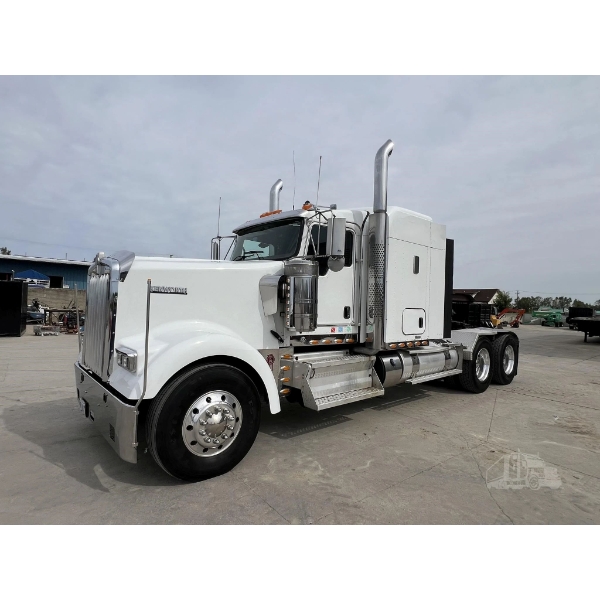 2020 KENWORTH W900 Sleeper Truck