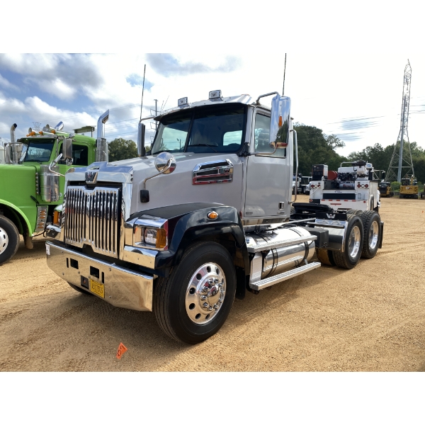 2016 WESTERN STAR 4700 SF Day Cab Truck