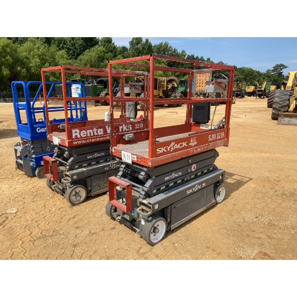 2015 SKYJACK SJ III 3219 Scissor Lift