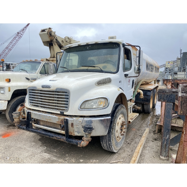 2004 FREIGHTLINER M2 Water Truck