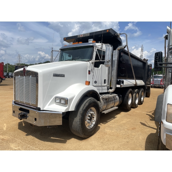 2020 KENWORTH T800 Dump Truck