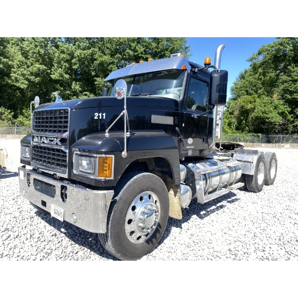 2021 MACK PI64T Day Cab Truck