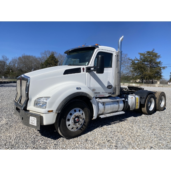 2018 KENWORTH T880 Day Cab Truck