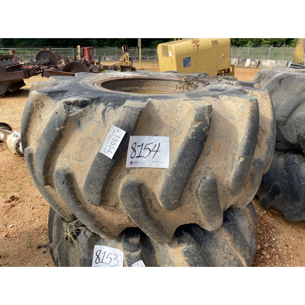 28X26, 14 HOLE TIRE & RIM, FITS JOHN DEERE & TIGERCAT