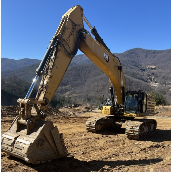 2022 CAT 374 Excavator