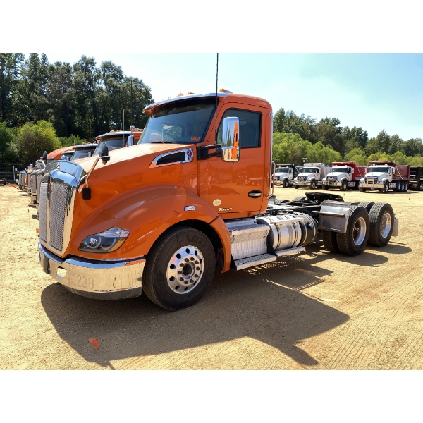 2019 KENWORTH T680 Day Cab Truck
