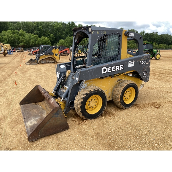 2011 JOHN DEERE 320D Skid Steer Loader - Wheel