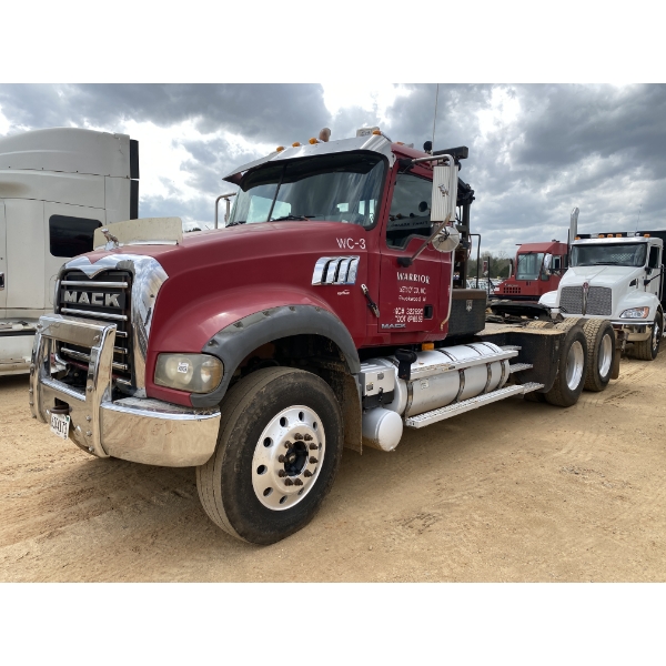 2009 MACK GU713 Day Cab Truck