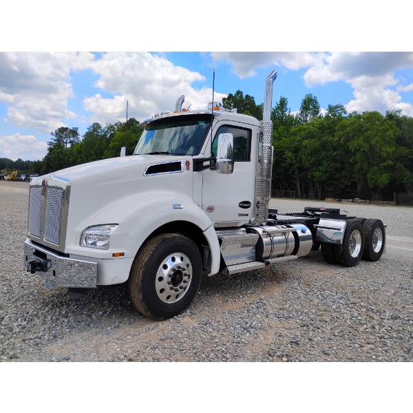 2026 KENWORTH T880 Day Cab Truck