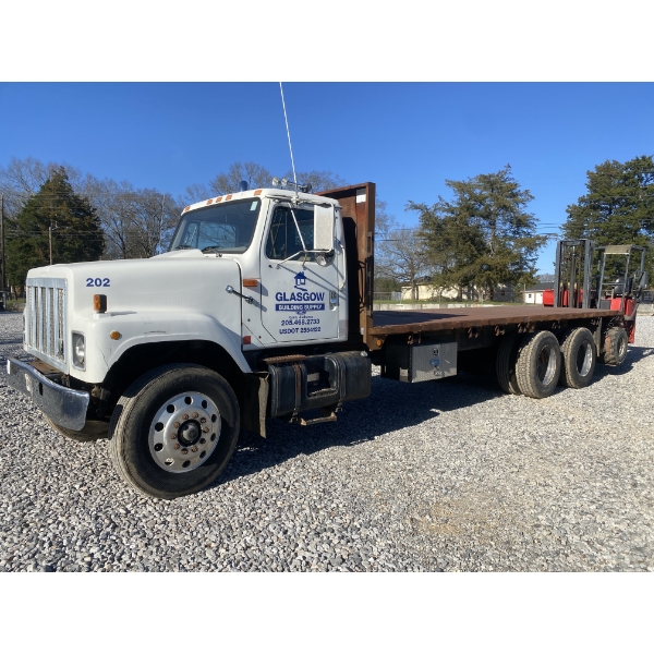 1999 INTERNATIONAL 2574 Flatbed Truck