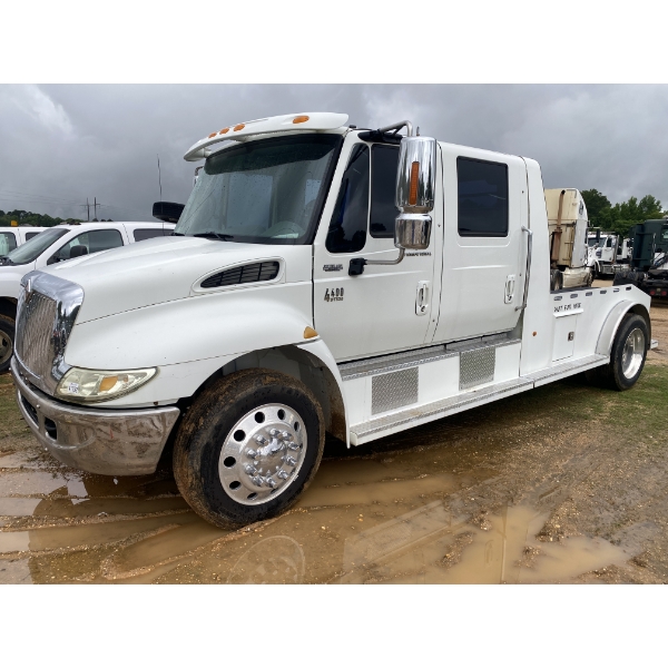 2003 INTERNATIONAL 4400 WESTERN HAULER Flatbed Truck