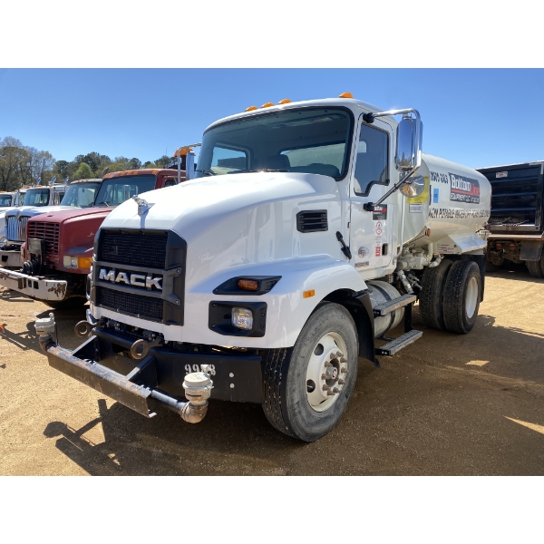2022 MACK MD642R Water Truck