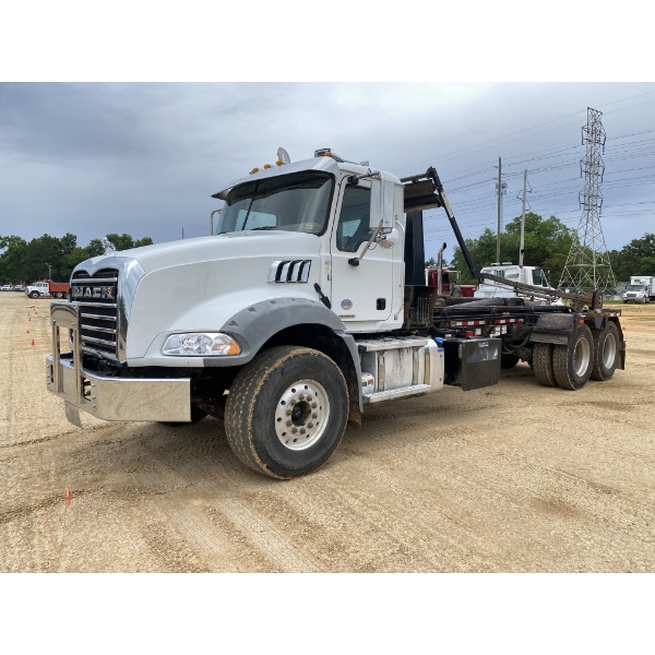 2019 MACK GR64B Roll Off Truck