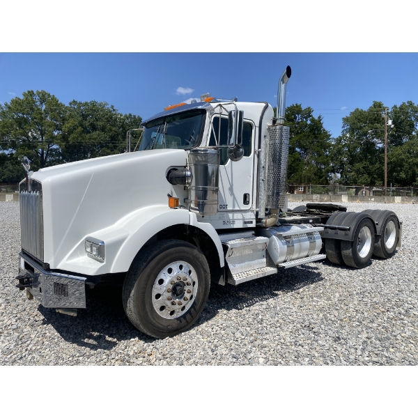 2016 KENWORTH T800 Day Cab Truck